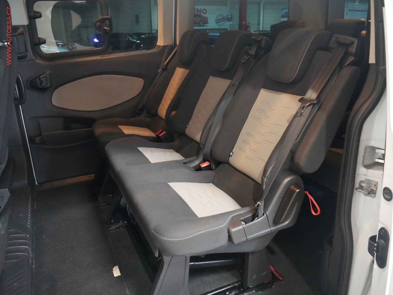 Ford Tourneo Custom (2016) 2.2TDCi, Limited, 114kW - fotka 10 z 20