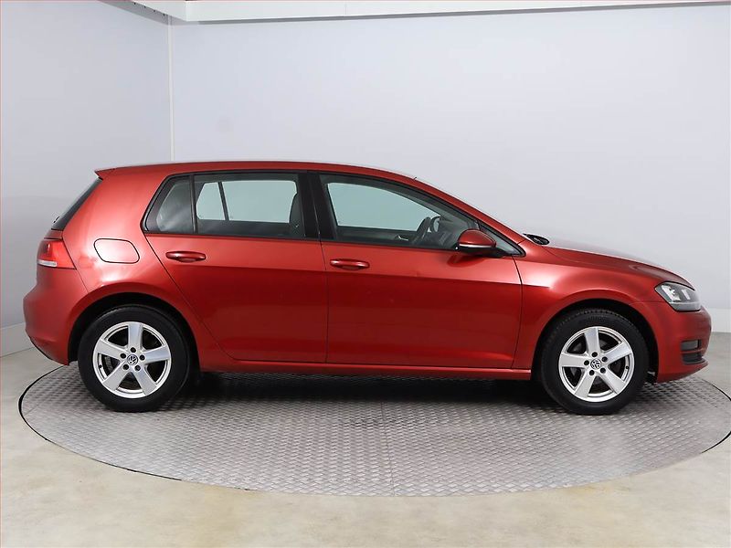Volkswagen Golf (2016) Marathon Edition 1.2 TSI - fotka 6 z 16
