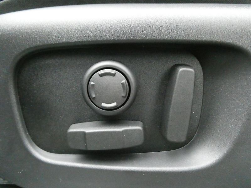 Land Rover Discovery 5 3,0  S D250 - fotka 10 z 36
