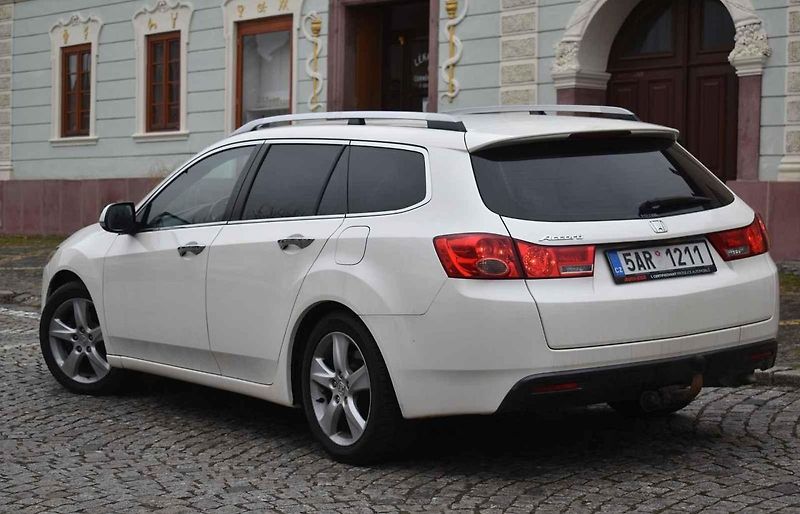 Tentokrát jsem otestoval dvanáctiletý kombík Honda Accord