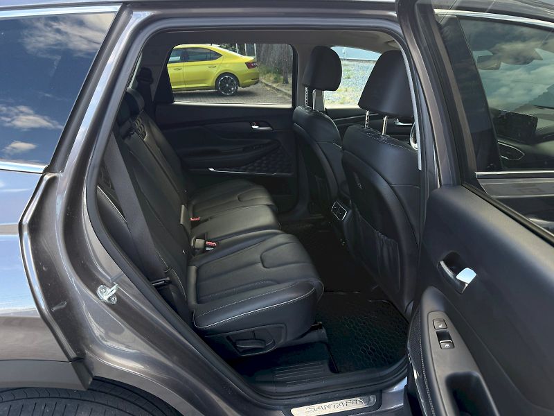 Hyundai Santa Fe (2023) 2.2 CRDi 142 kW 4x4 - fotka 18 z 22