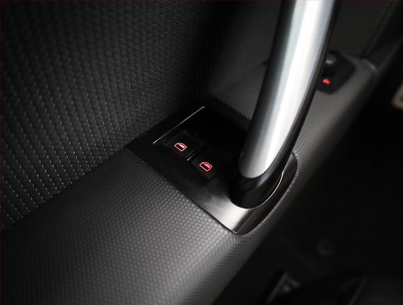 Audi TT (2009) 1.8 TFSI - fotka 11 z 16