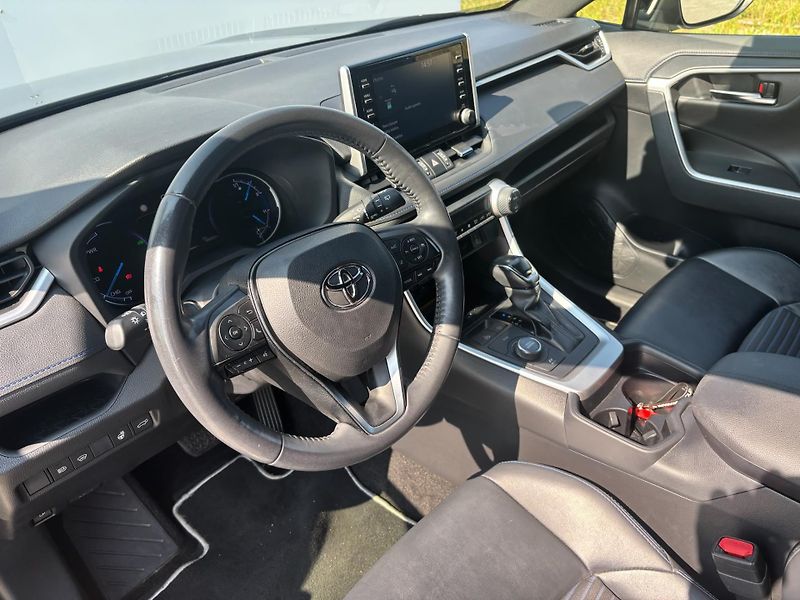 Toyota RAV4 2.5 HSD e-CVT AWD Selection - fotka 11 z 28