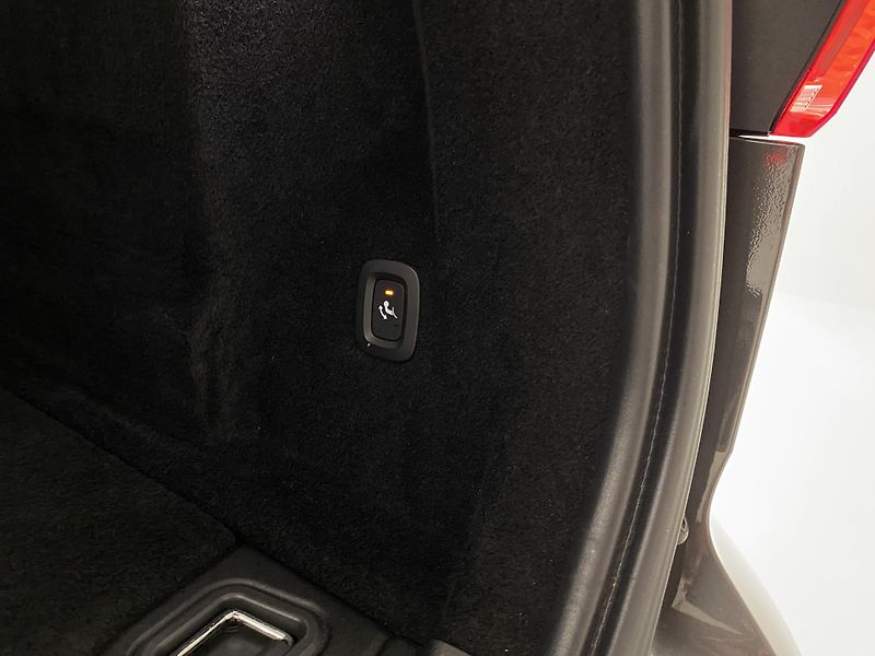 Volvo XC60 B4 AWD MOMENTUM AUT  - fotka 33 z 47