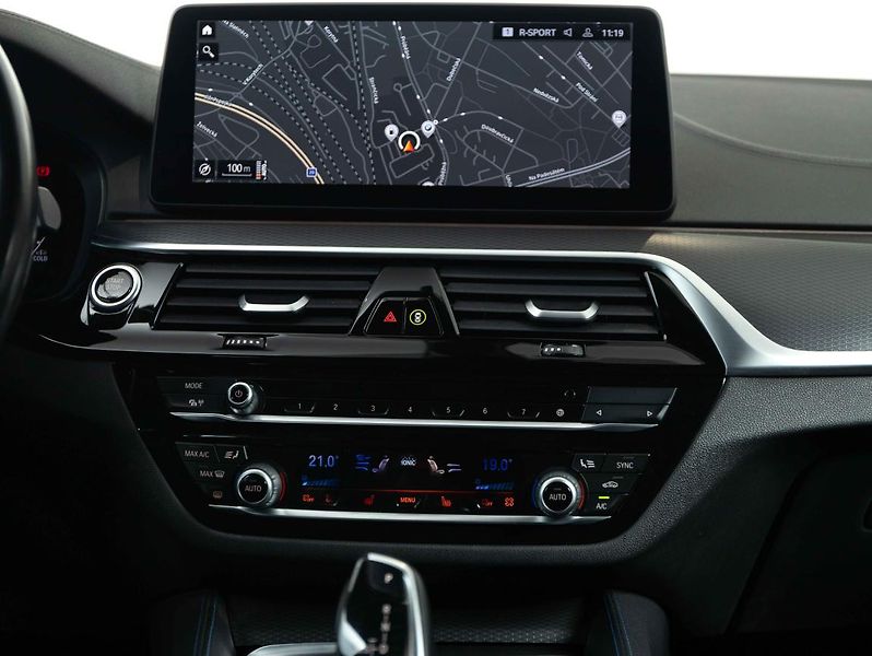 BMW Řada 5 540d xDrive - fotka 7 z 23