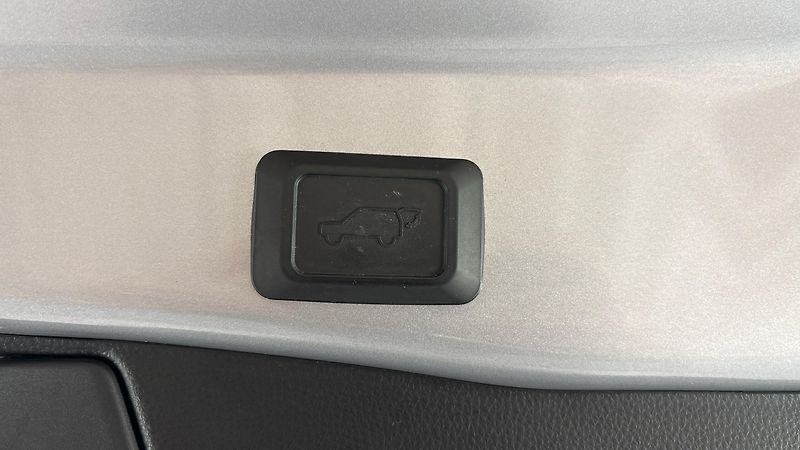 Toyota RAV4 2.5 Hybrid AUT 4x4 Comfort - fotka 21 z 28