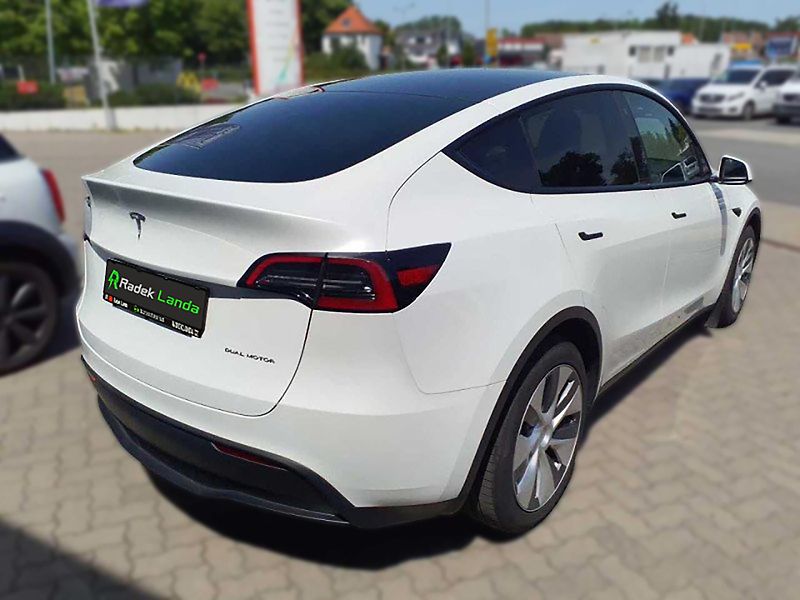 Tesla Model Y (2023) Long Range AWD - fotka 2 z 9