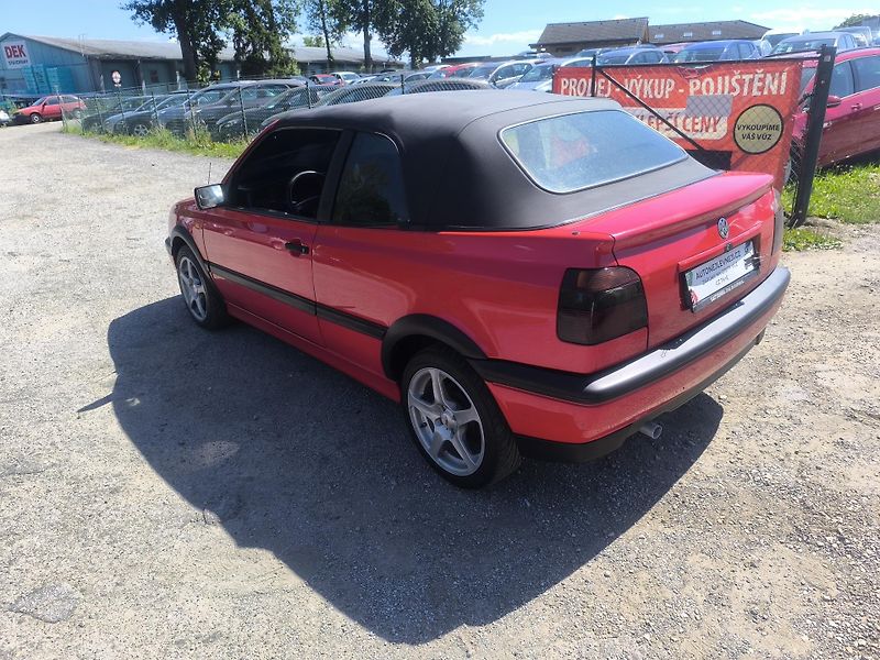 Volkswagen Golf 1.8,KRÁSNÝ,AUTOMAT,1MAJ76LET - fotka 9 z 20