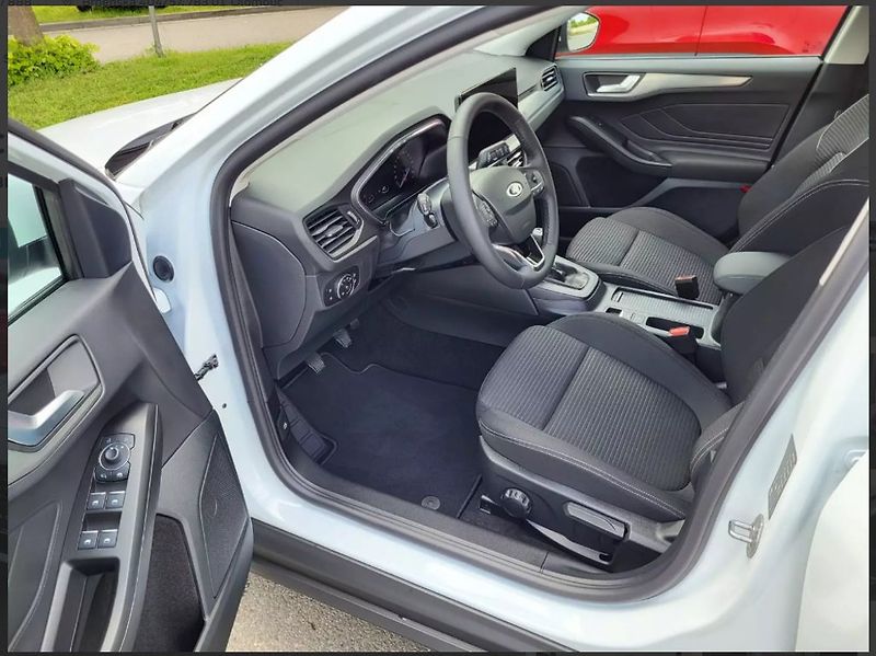 Ford Focus Kombi 1,0 Ecoboost Titanium - fotka 7 z 12