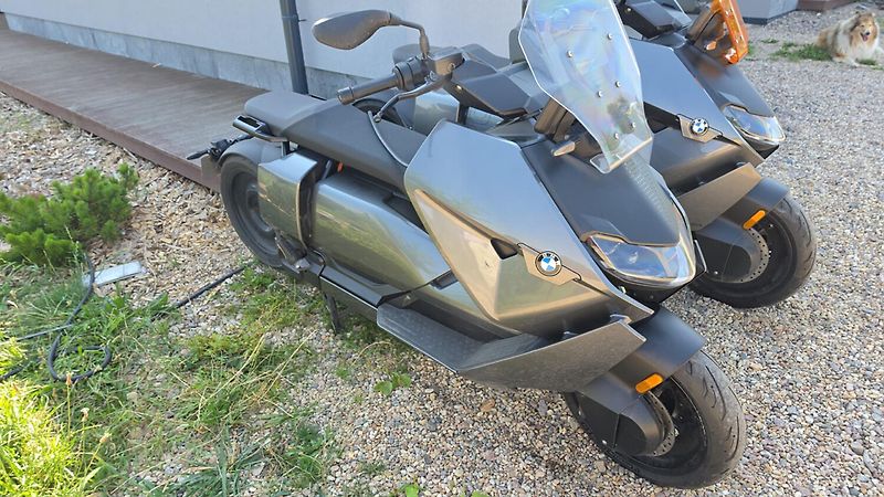 BMW CE 04 (2023) PRO/Avantgarde 11kW řidičák B - fotka 6 z 10