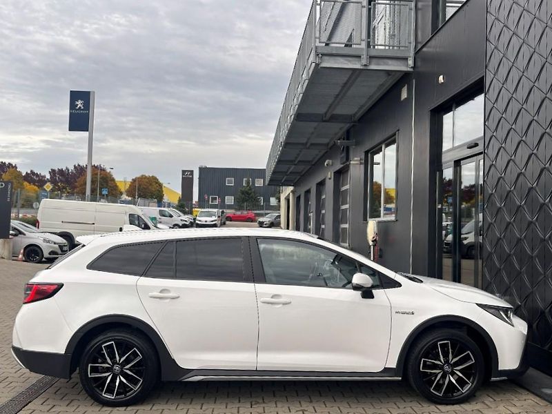 Toyota Corolla TREK 2.0 Hyb. 132 kW - fotka 9 z 27