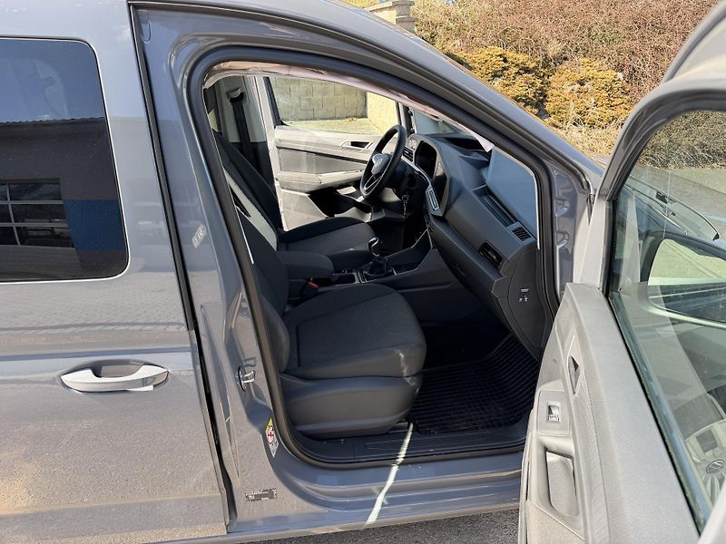Volkswagen Caddy MAXI 2,0TDi 4x4 7 míst  - fotka 13 z 17