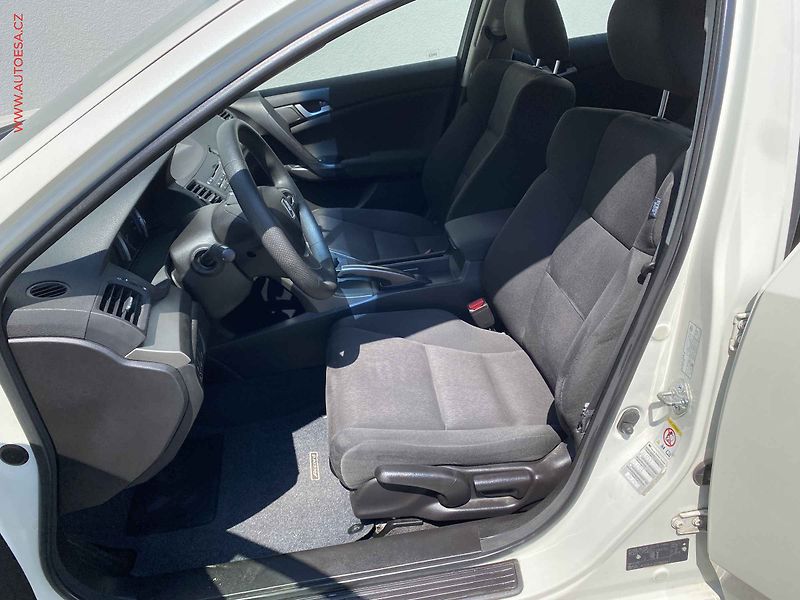 Honda Accord (2010) 2.0 i-VTEC, Comfort, výhřev - fotka 9 z 16