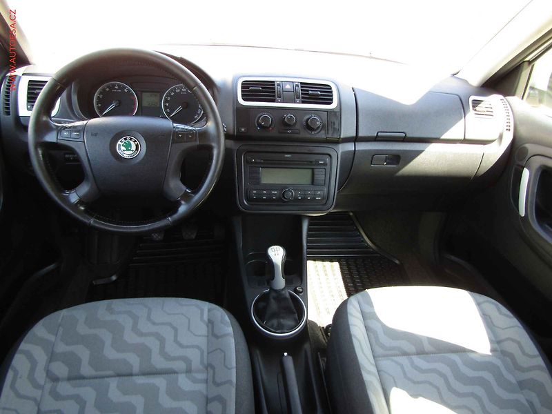 Škoda Fabia (2008) 1.2 i, ČR, STK5/28 - fotka 8 z 17