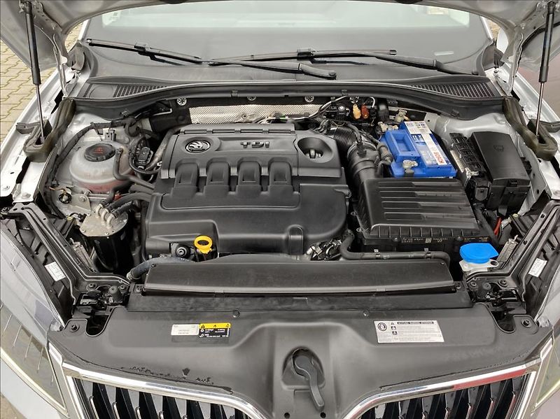 Škoda Superb 2,0 TDi  EXECUTIVE / DSG / NAV - fotka 35 z 37