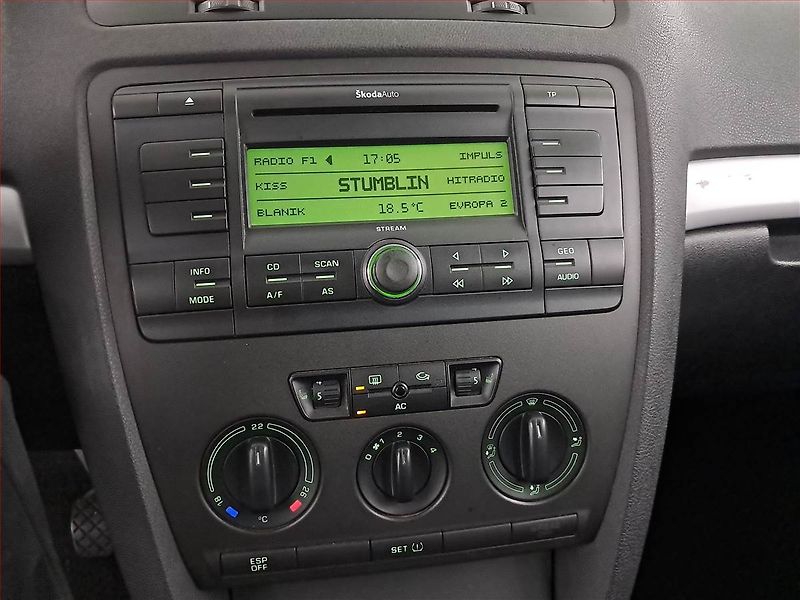 Škoda Octavia (2005) 1.6, po STK, Tažné, udržované - fotka 12 z 13