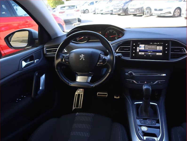 Peugeot 308 (2016) Allure 1.6 BlueHDi, Automat - fotka 7 z 22