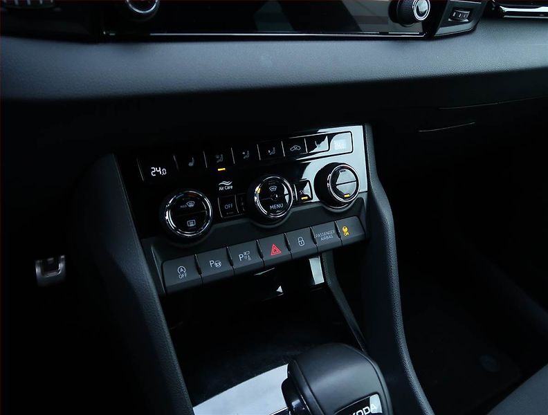 Škoda Karoq (2024) Sportline 1.5 TSI - fotka 18 z 19