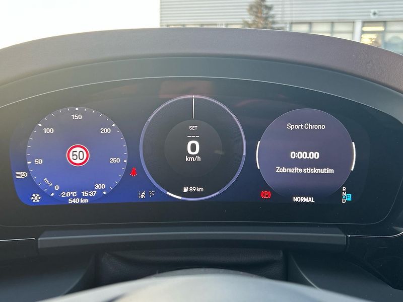 Porsche Macan 4S Electric - fotka 28 z 30