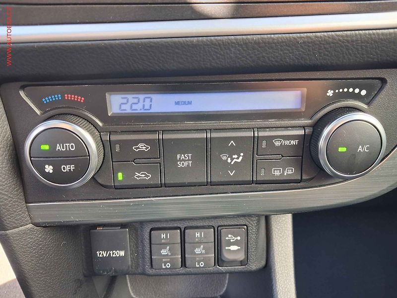 Toyota Auris (2013) 1.6VVTi, ČR, AC, navi, kamera - fotka 18 z 19