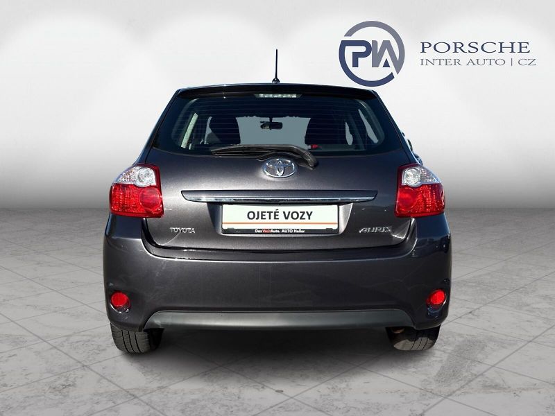 Toyota Auris 1.6 Valvematic Terra Cool - fotka 9 z 21