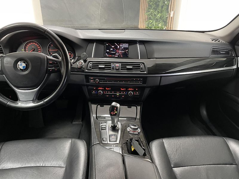 BMW Řada 5 2.0 D AT NAVI KŮŽE BI-XENON - fotka 23 z 28