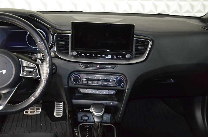 Kia Ceed (2023) SW 1.5TGDI 118 GT Line AT - fotka 14 z 15