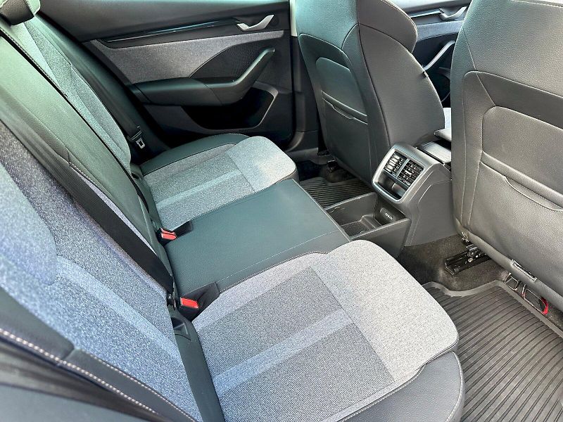 Škoda Octavia (2024) 1.5 TSI 110kW MHEV Top Selecti - fotka 19 z 23