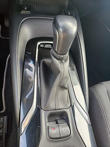 Toyota Corolla 2,0 2.0 Hybrid e-CVT  Comfort - fotka 12 z 16