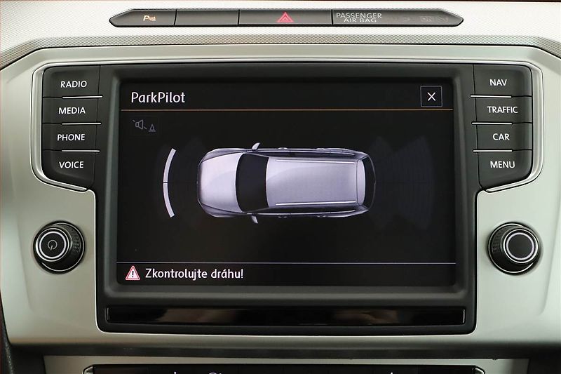 Volkswagen Passat (2015) 2.0 TDI, Automat, Navi - fotka 18 z 20