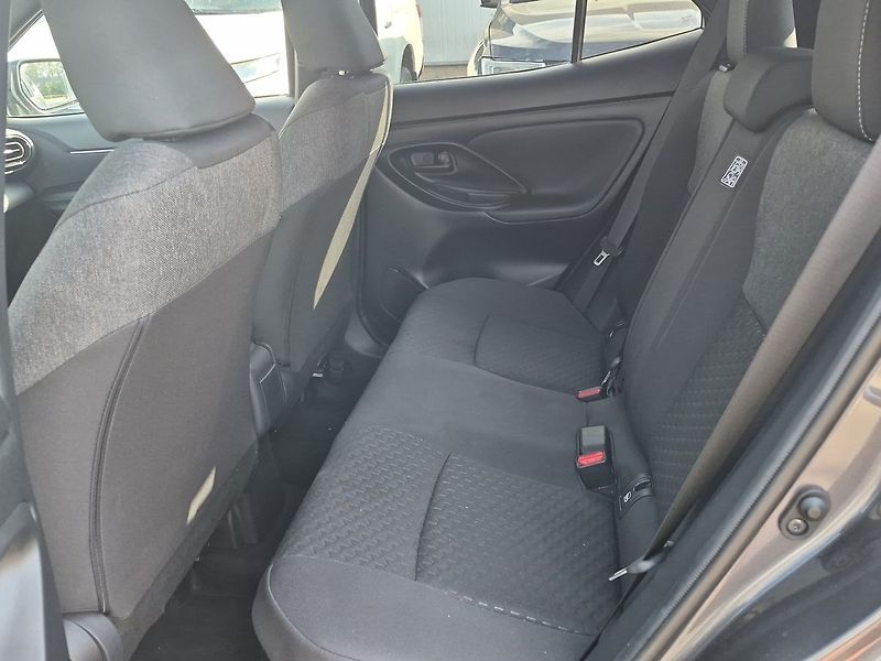 Toyota Yaris Cross 1,5 HEV FWD Style 85kW - fotka 13 z 26