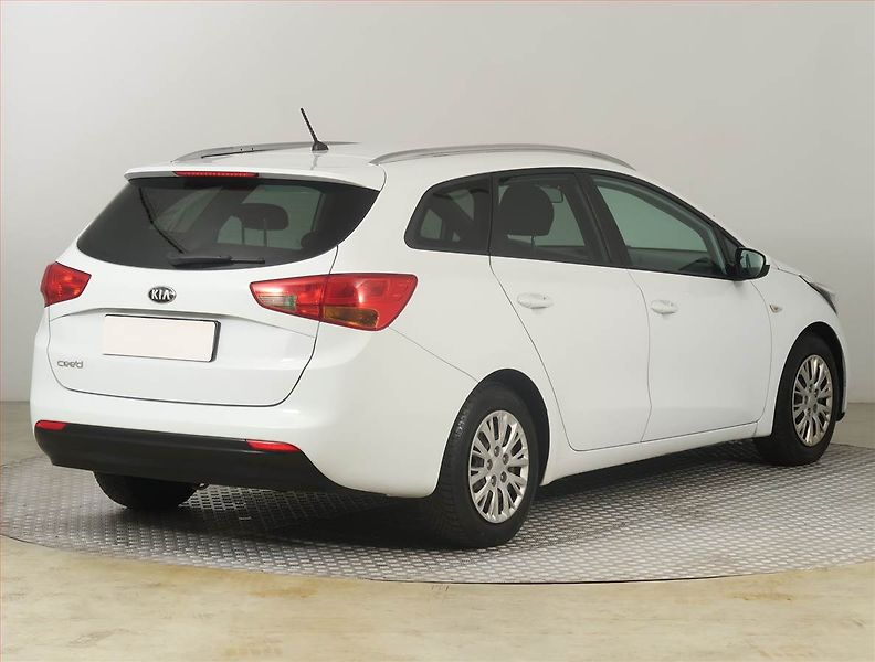 Kia Ceed (2013) 1.4 CVVT, ČR,1.maj, Serv.kniha - fotka 5 z 17