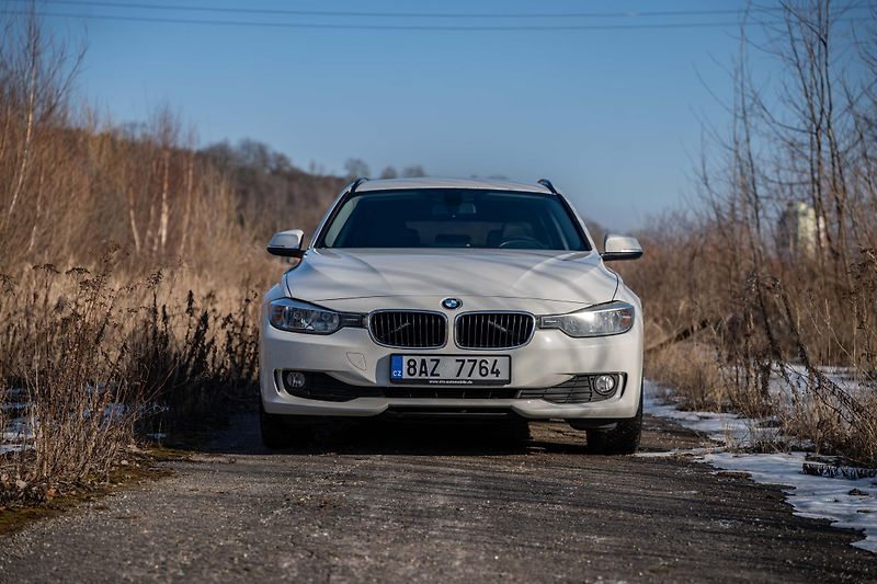 BMW Řada 3 (2014) 320d Touring F31 xDrive AT - fotka 5 z 28