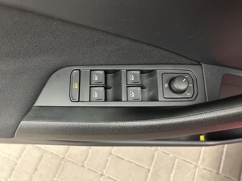 Škoda Scala 1.0 TSI Ambition - fotka 15 z 22
