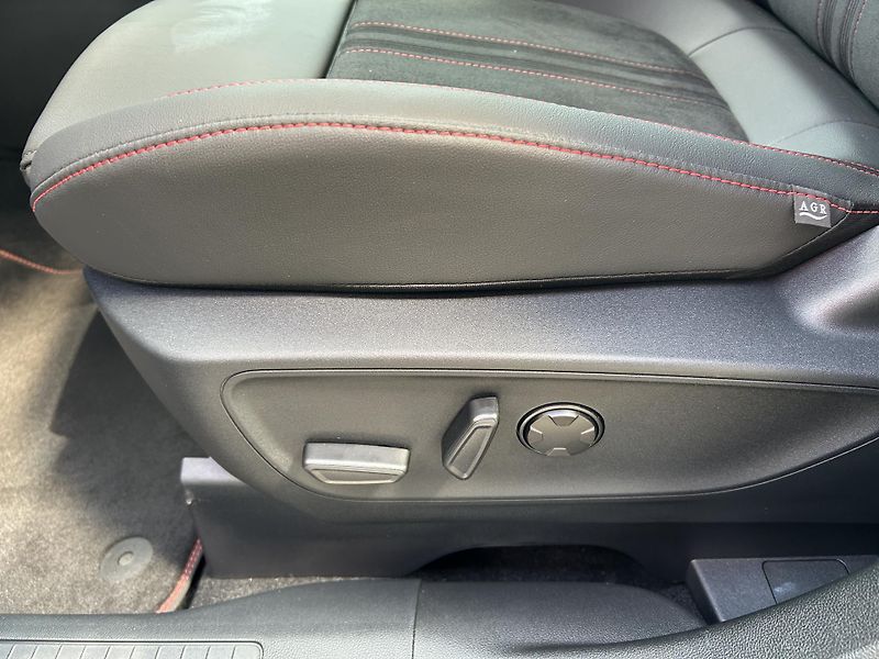 Ford Kuga 1,5 EcoBoost 110kW ST-LINE X - fotka 18 z 36