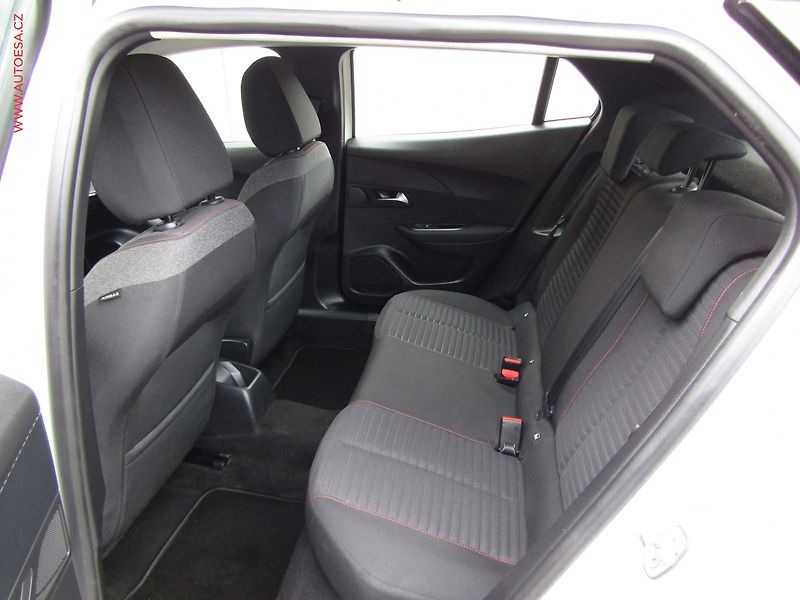 Peugeot 2008 (2020) 1.2 PT, 1.maj,ČR, Active - fotka 10 z 19