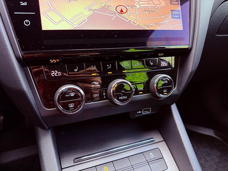 Škoda Octavia 2.0 TDi DSG 4x4 Ambition+ - fotka 25 z 32