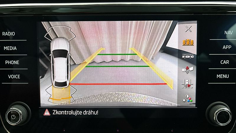 Škoda Superb 2.0 TSI DSG 4x4 Scout Combi - fotka 12 z 32