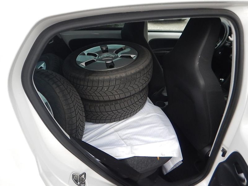 Volkswagen up! 1.0i, CNG, KLIMA - fotka 12 z 32