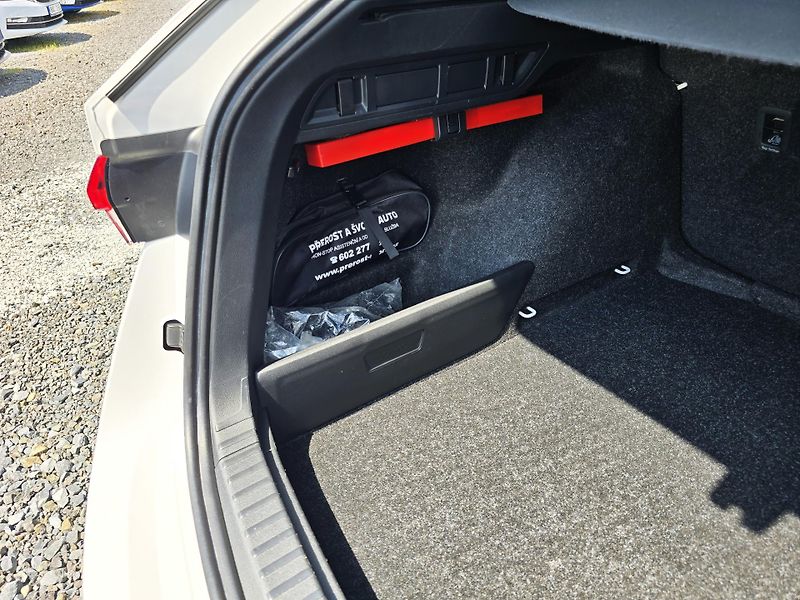 Škoda Octavia 2.0 TDI AMBITION PLUS 1.MAJ ČR - fotka 15 z 37