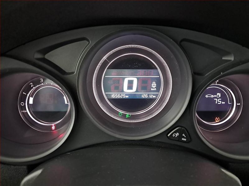 Citroën C4 (2016) 1.2 PureTech, Tempomat - fotka 11 z 18