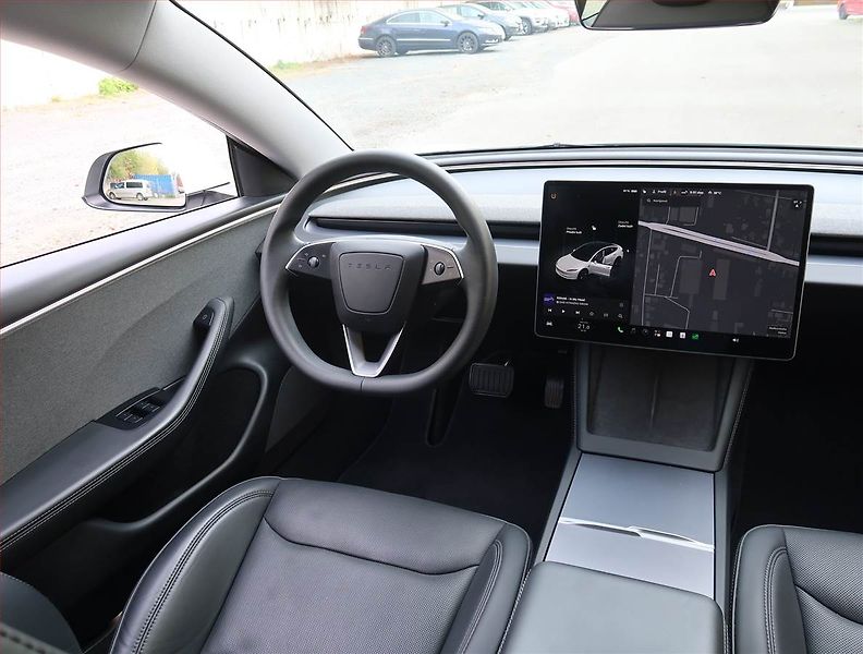 Tesla Model 3 (2023) Standard Range 60kWh, SoH 94% - fotka 7 z 32