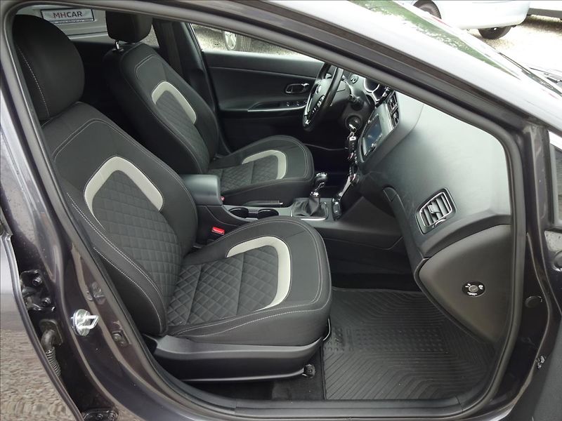 Kia Ceed 1,6 CRDi 100kW GT LINE - fotka 29 z 50