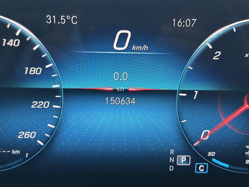 Mercedes-Benz GLE 350 d 4MATIC - fotka 30 z 31
