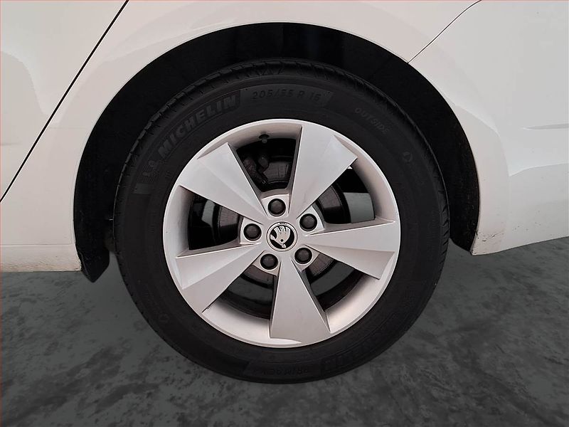 Škoda Octavia (2015) 1.6 TDI, Serv.kniha, Tempomat - fotka 15 z 18