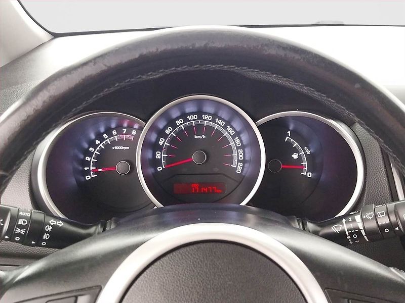 Kia Venga (2015) Exclusive 1.6 CVVT, ČR,1.maj - fotka 11 z 17