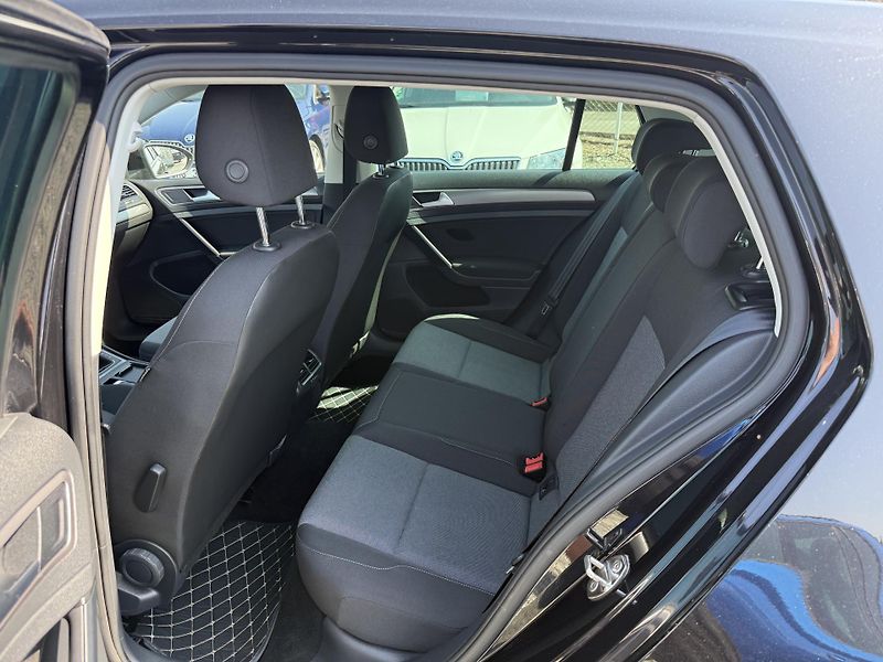 Volkswagen Golf 1.2 TSI DIGIKLIMA  - fotka 9 z 13