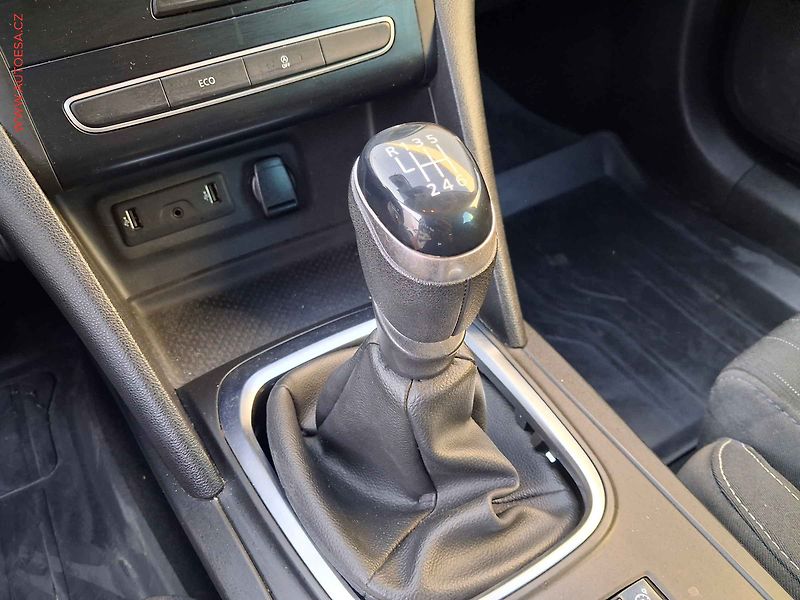 Renault Mégane (2019) 1.3TCe, 1.maj,ČR, AC, temp - fotka 15 z 17