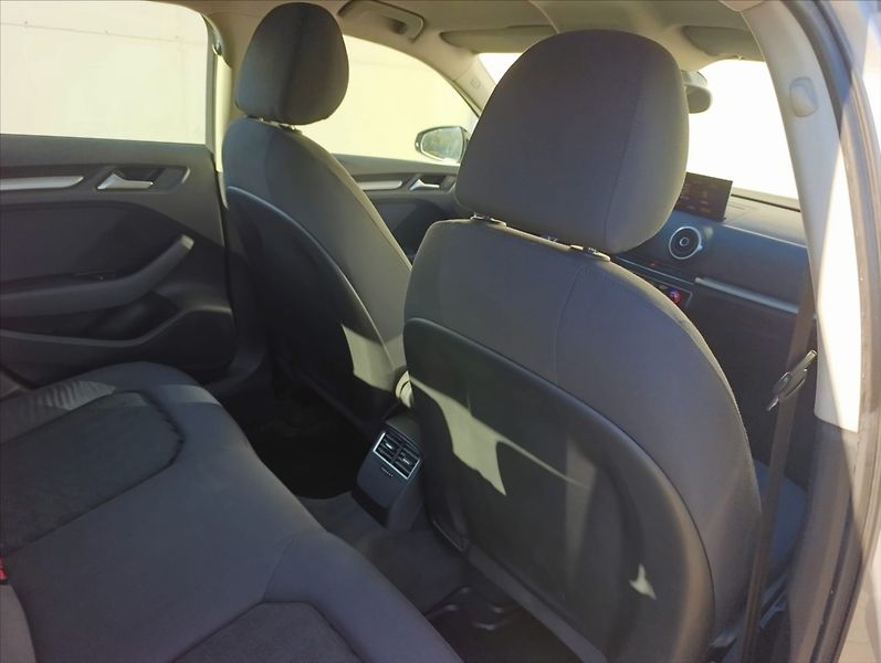Audi A3 1,6 TDi Aut.klima,Navigace - fotka 23 z 34