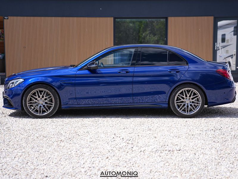 Mercedes-Benz Třídy C (2017) C 63 AMG Burmester, Head-Up - fotka 27 z 37